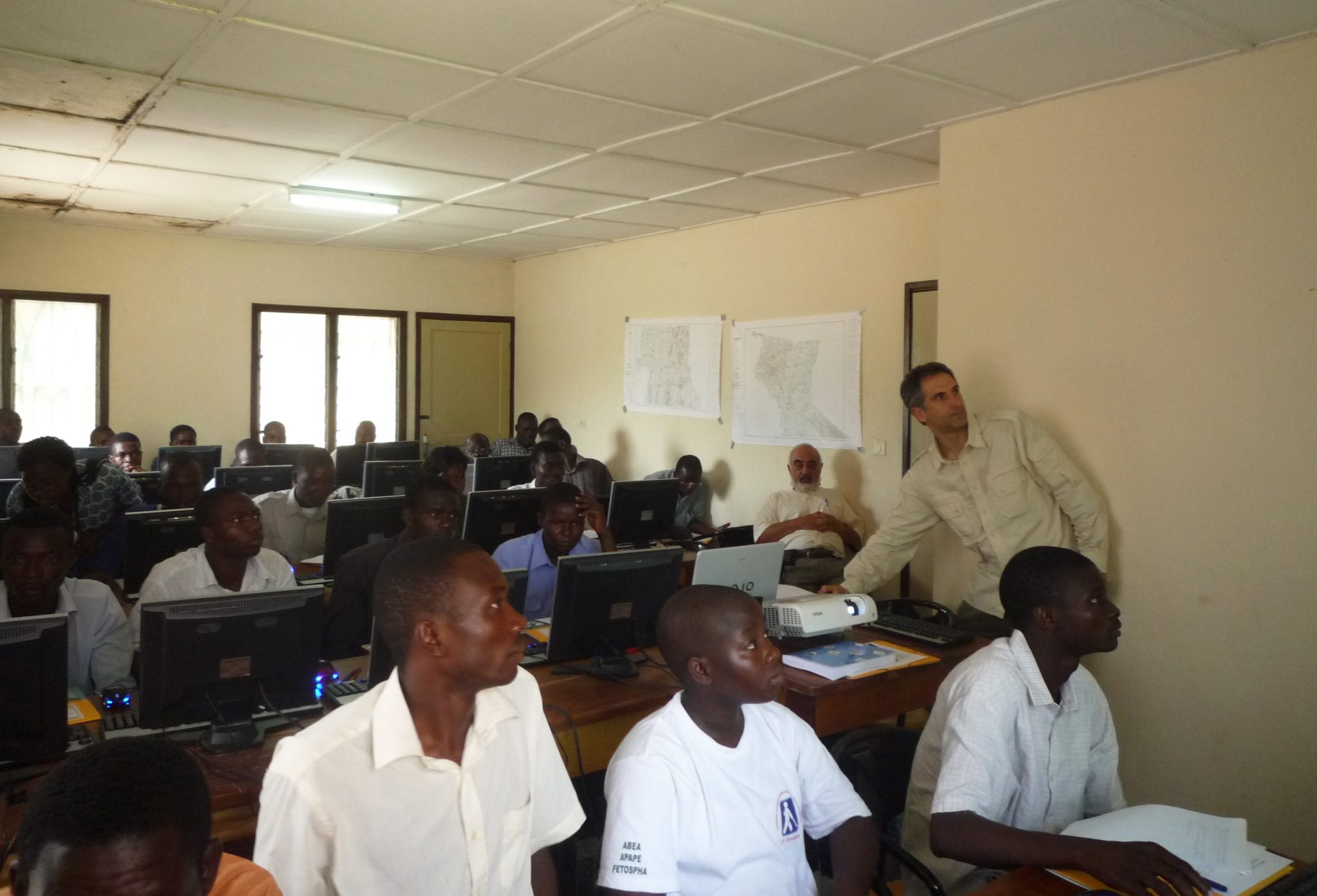 Profesores e ingenieros de la UC imparten cursos universitarios en África