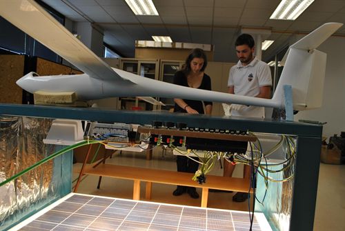 La UPC construye el primer avión solar de España desarrollado por estudiantes