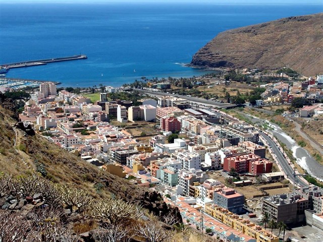 El tráfico hace que San Sebastián de La Gomera supere por primera vez los límites ambientales de dióxido de nitrógeno