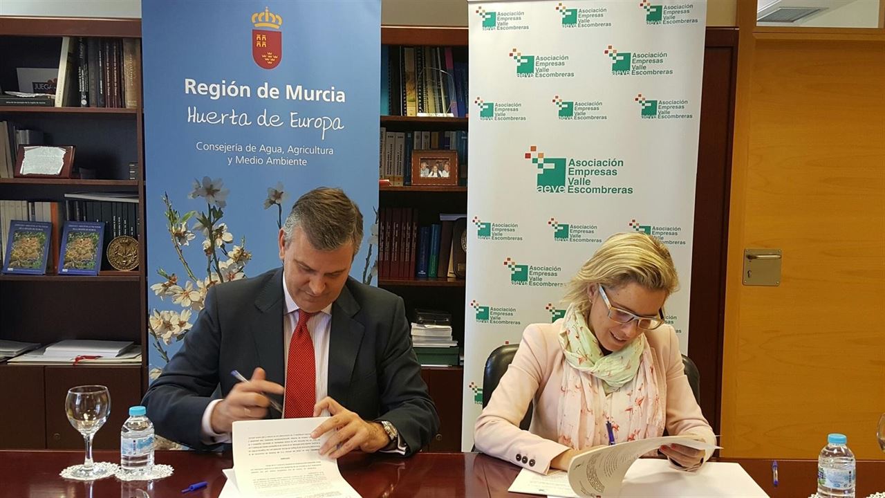 Murcia y empresas del Valle de Escombreras acuerdan desarrollar actuaciones para protección y conservación ambiental