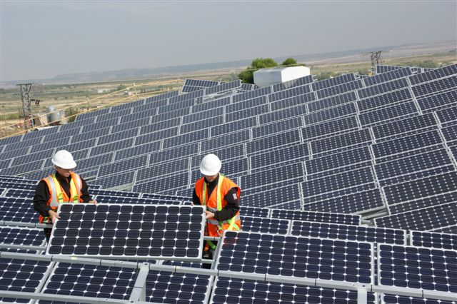 Conectan la mayor instalación fotovoltaica en Navarra