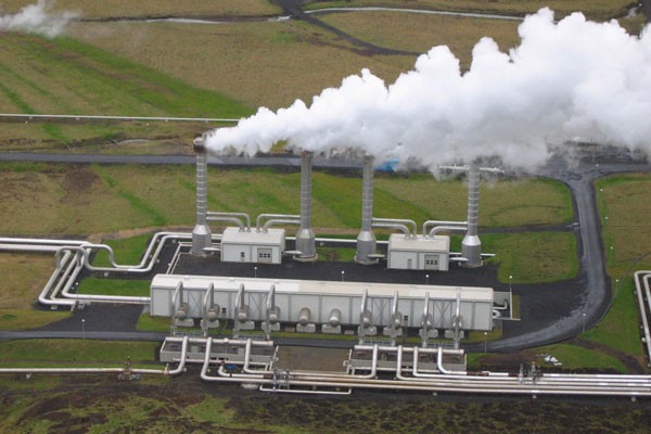 CCOO y UGT dicen que la propuesta de reducir el 30% de emisiones de CO2 va "en la buena dirección"