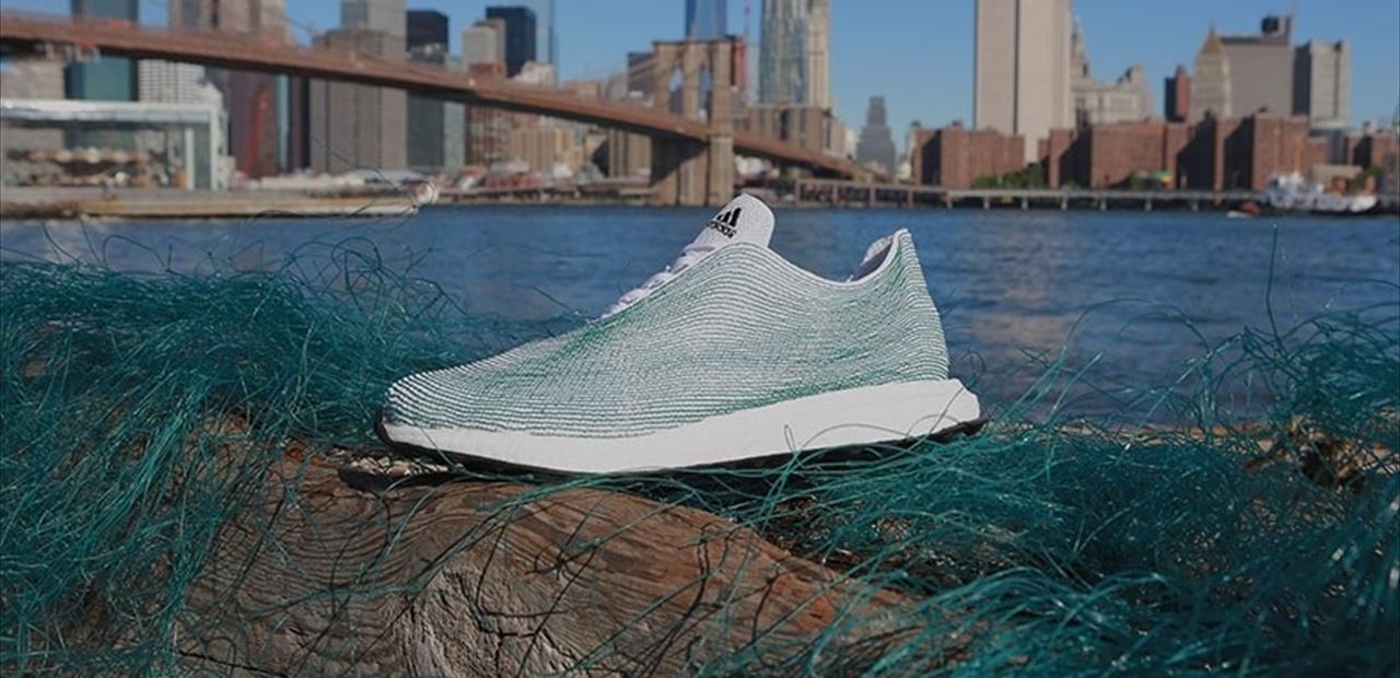 Conoce las zapatillas de Adidas confeccionadas con basura del mar