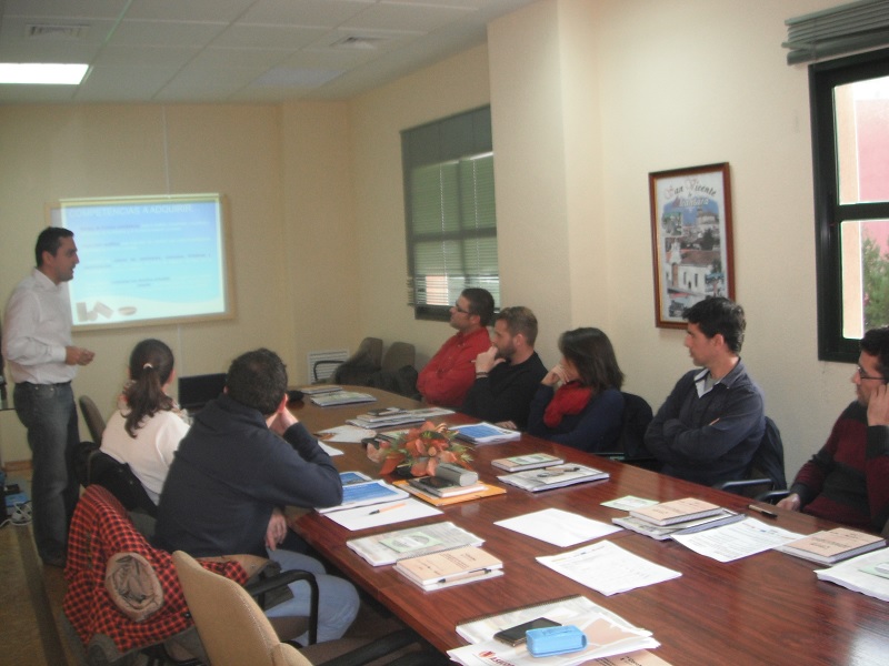 La industria corchera apuesta por la formación para mejorar el sector