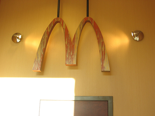 Un establecimiento de McDonalds en Vigo instala paneles solares termodinámicos de una empresa gallega