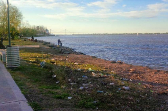Argentina: El 70% de los residuos que hay en el río Paraná son plásticos