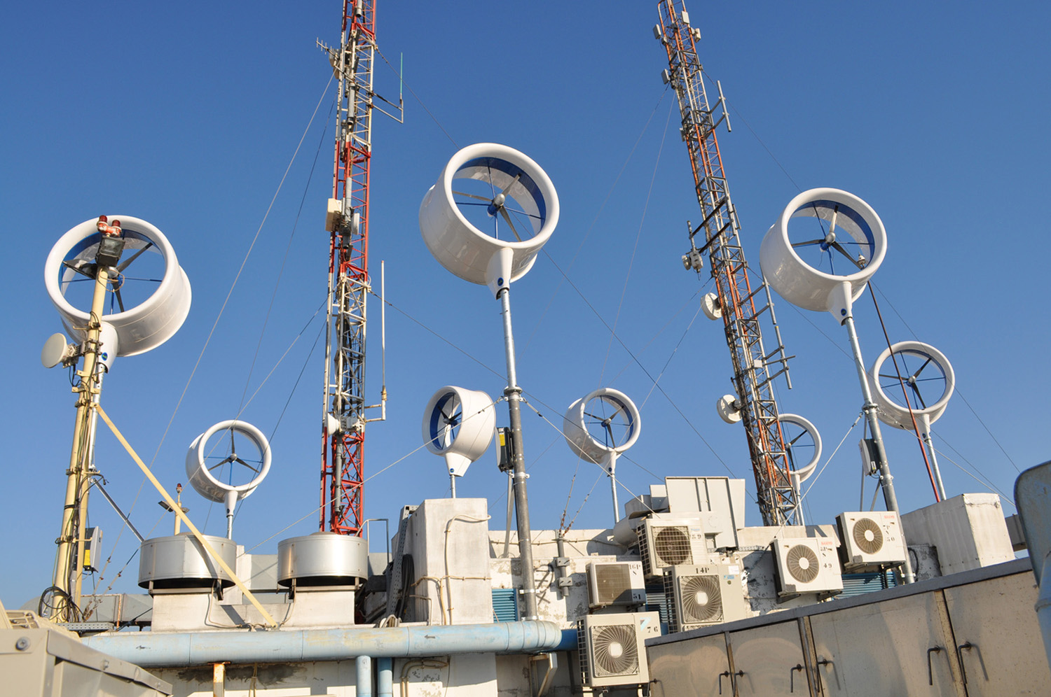 UNCETA ecosolutions promueve la mayor instalación de minieólica sobre cubierta de la Península Ibérica