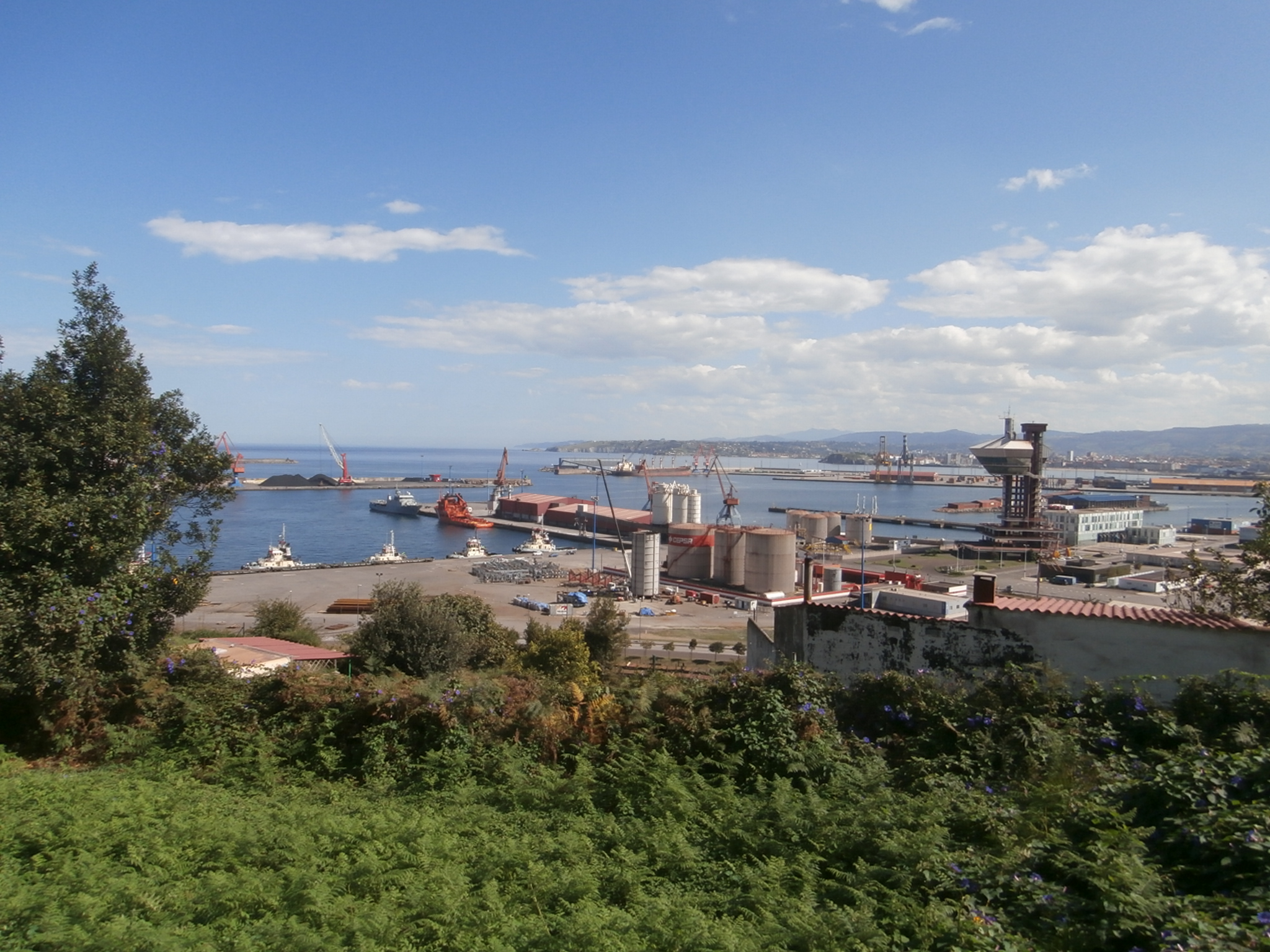 Cómo puede ser posible que las estaciones escondida de control del Puerto de Gijón presenten tan malos datos de contaminación