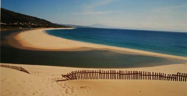 Arrecia la polémica con la venta de arena de Valdevaqueros