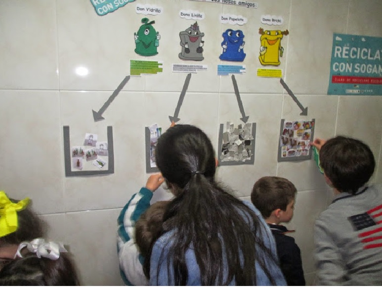 Los ‘Ecovigilantes’ del colegio Divina Pastora de Ourense forman al alumnado en materia de reciclaje