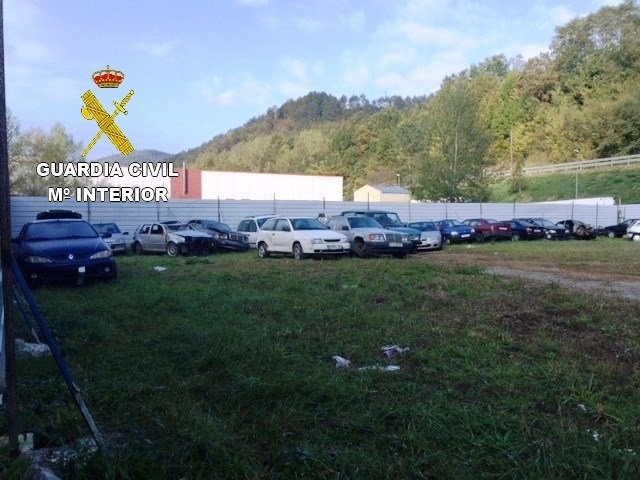 Descubren un desguace sin permiso para tratar residuos a 150 metros del río Ter