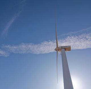 La plataforma CORE se concentra el sábado en la antigua sede de Sodercan para mostrar su "alarma" por el concurso eólico