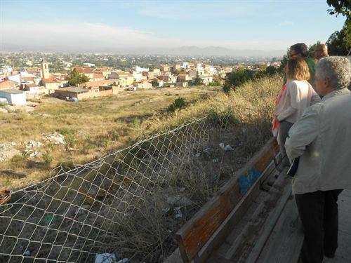 Asturias. Ayuntamiento ejecutará una limpieza integral de solares de Algezares en los que se acumulan vertidos incontrolados