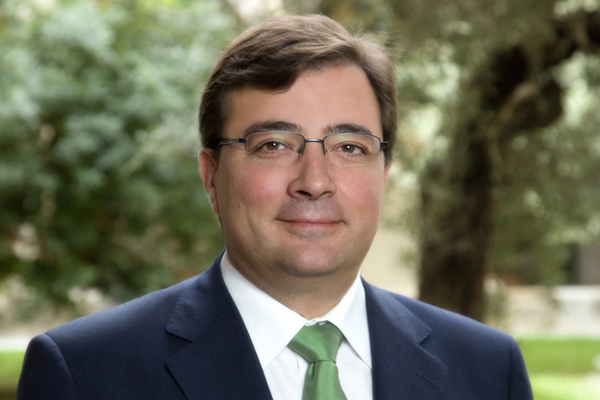 Fernández Vara aboga por un marco regulador "estable y seguro" en el sector energético español