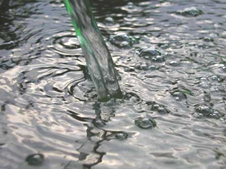 Los regantes instan a la Defensora del Pueblo a recurrir la Ley de Aguas por la cesión de competencias a CCAA