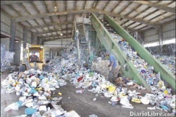 Urge un cambio de actitud frente al uso de los plásticos