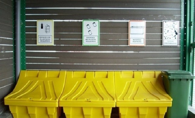 Mejora la gestión de residuos peligrosos procedentes de la flota pesquera en siete puertos de Cádiz