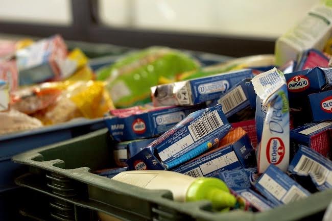 Solicitan la prohibición a los supermercados de tirar alimentos aptos para consumo