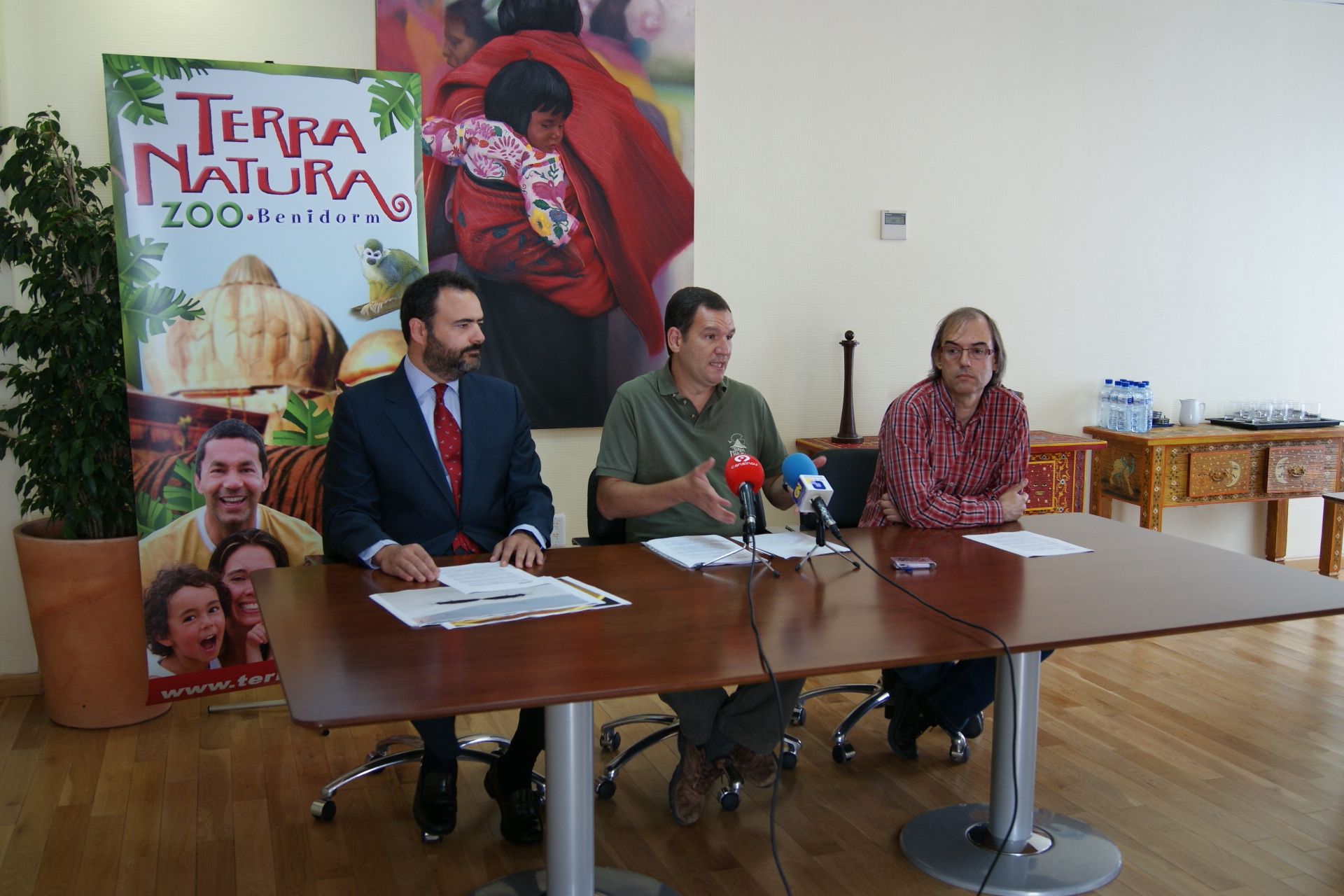 Flysoil y la UA presentan un proyecto basado en el tratamiento de residuos orgánicos mediante larvas de mosca