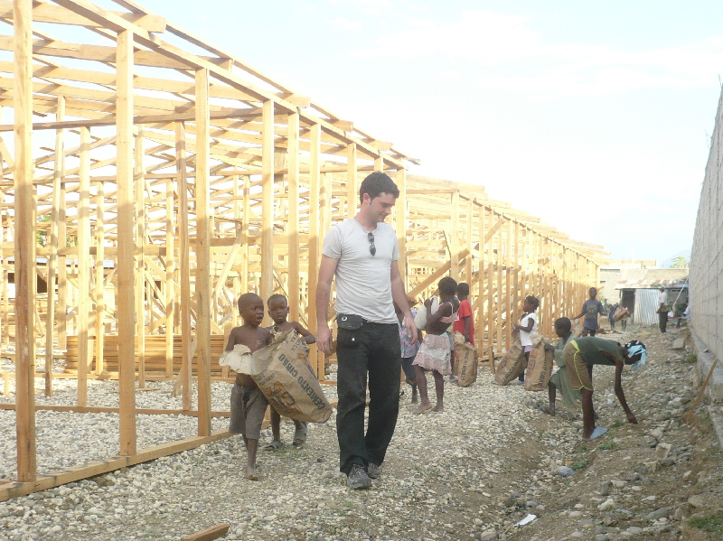 Entrega oficial de viviendas a damnificados del terremoto de Haití  e inauguración de un Centro de Día para personas mayores  en Puerto Príncipe