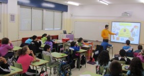 La campaña del reciclaje de SOGAMA llega a los centros escolares de la comarca del Deza