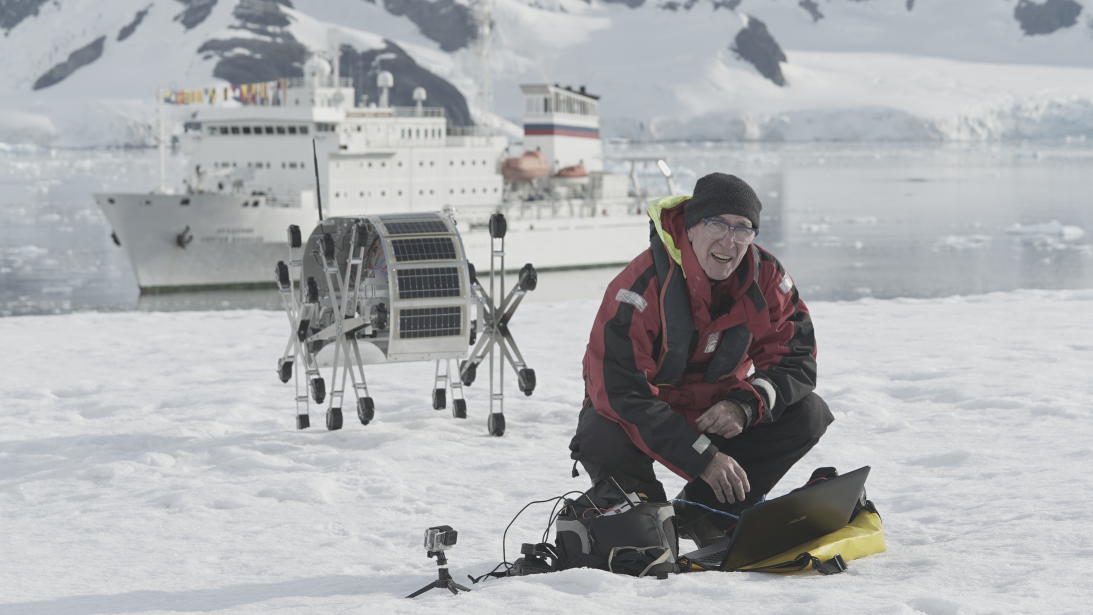 Un argentino y un robot luchan por enviar un mensaje de lucha contra el calentamiento global desde la Antártida