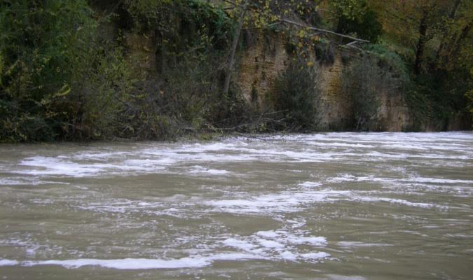 Maeztu investiga un vertido de orujo no autorizado al colector municipal de Osuna (Sevilla)