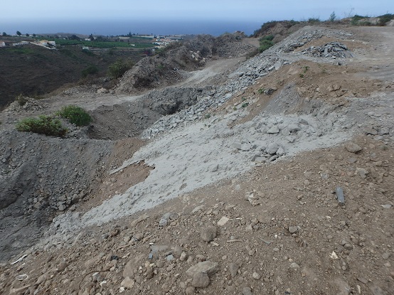 Vertidos de lodos y escombros de cantera en La Umbría - Tiro Pichón