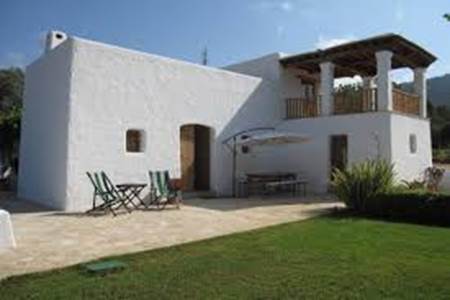 Conoces la vivienda de Sant Llorenç (Ibiza) que sólo usa energías renovables