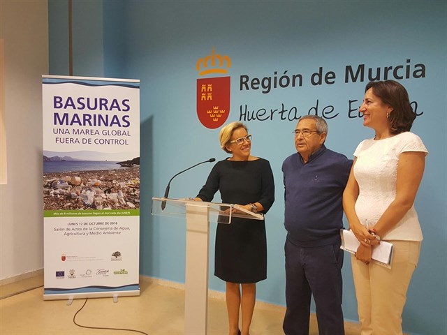 Embarcaciones de pesca de arrastre recogerán residuos para limpiar los fondos marinos murcianos