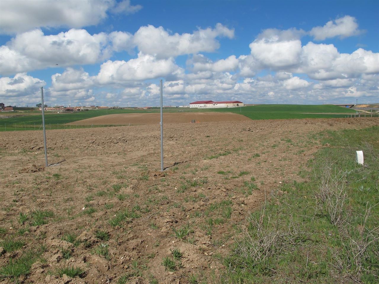 NO a la edificación de un almacén de construcción en suelo rústico en Segovia