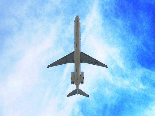 AENA advierte de que superar el 3% de la emisión de CO2 en 2050 sería "inaceptable" para el sector aéreo