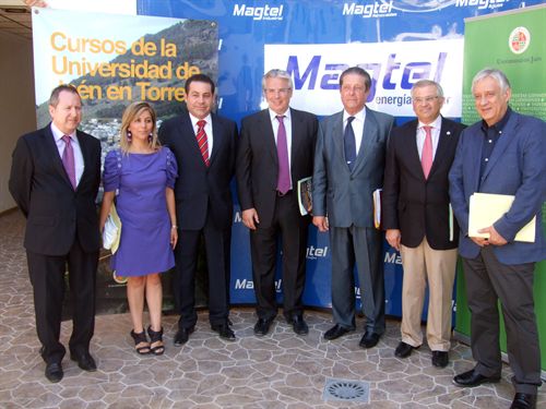 Mayor Zaragoza critica que se destine dinero a gastos militares cuando cada 24 horas mueren de hambre 70.000 personas