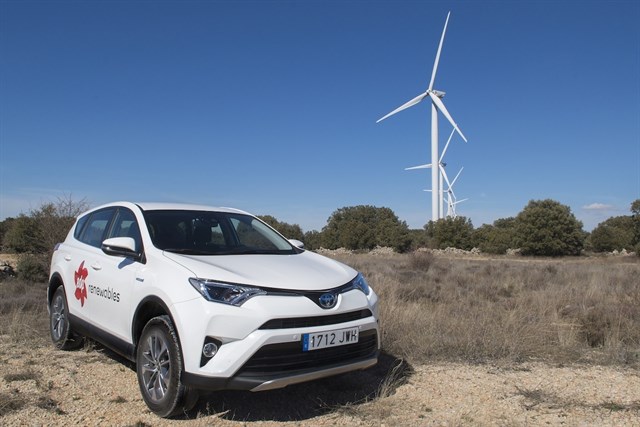 EDP Renováveis actualiza el 70% de su flota con híbridos de Toyota