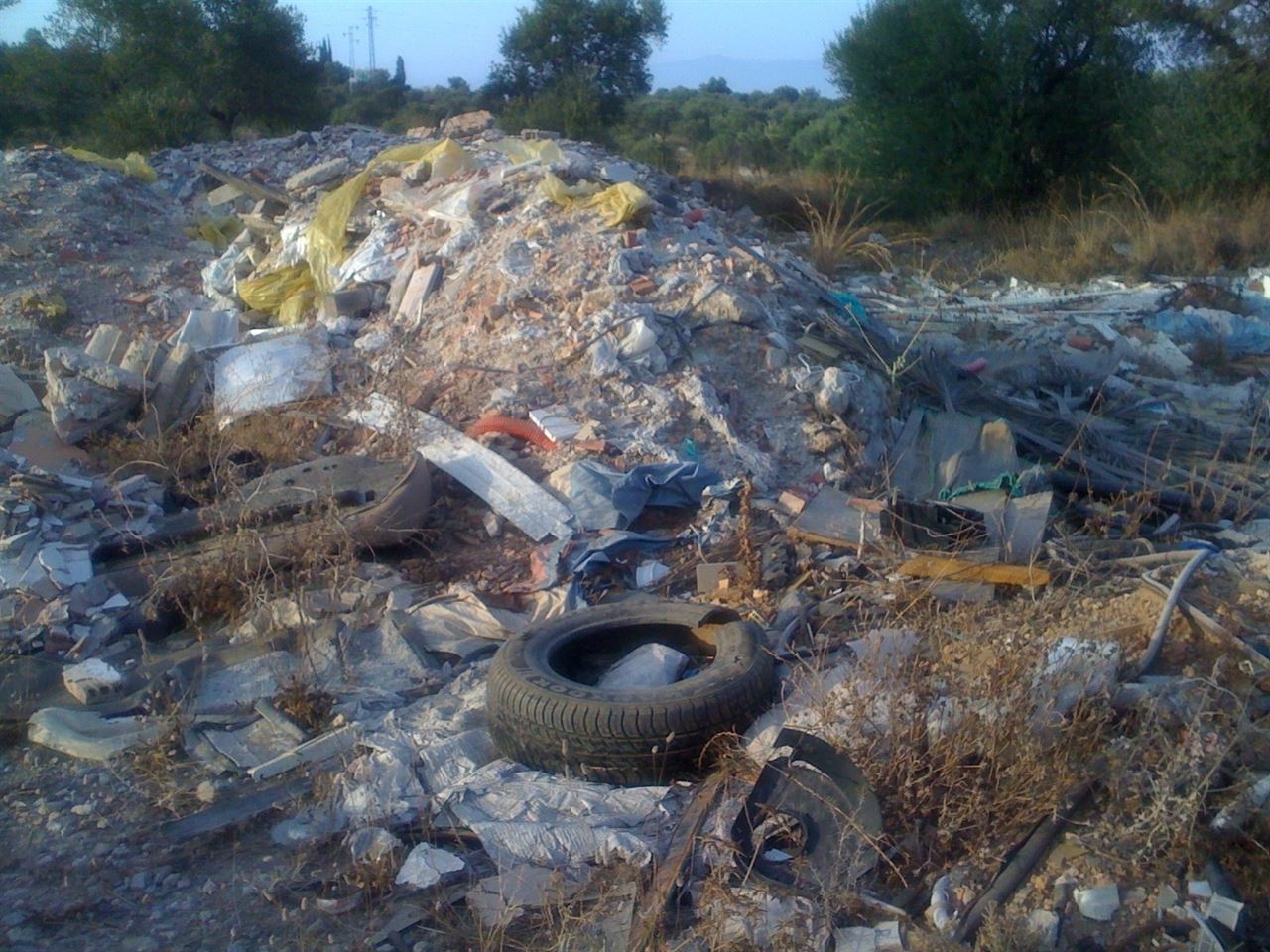 Docenas de vertederos incontrolados en Vélez-Málaga