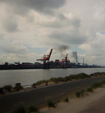 Francia planea imponer una tasa temporal sobre las emisiones de dióxido de carbono de las empresas