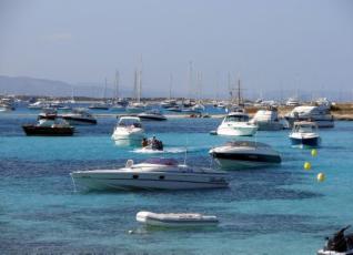 Oceana ve insuficiente el plan de control de fondeos en Baleares