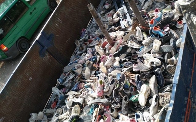 El Ayuntamiento de Nerja saca miles de zapatillas en la zona del río Chíllar y pide civismo a la población