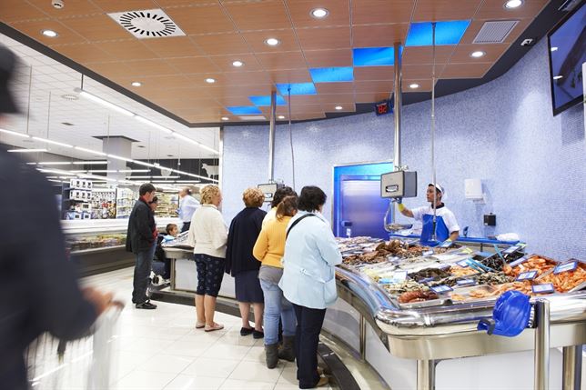 Getxo (Bizkaia) pondrá en marcha un nuevo servicio de recogida de residuos en la puerta de los comercios