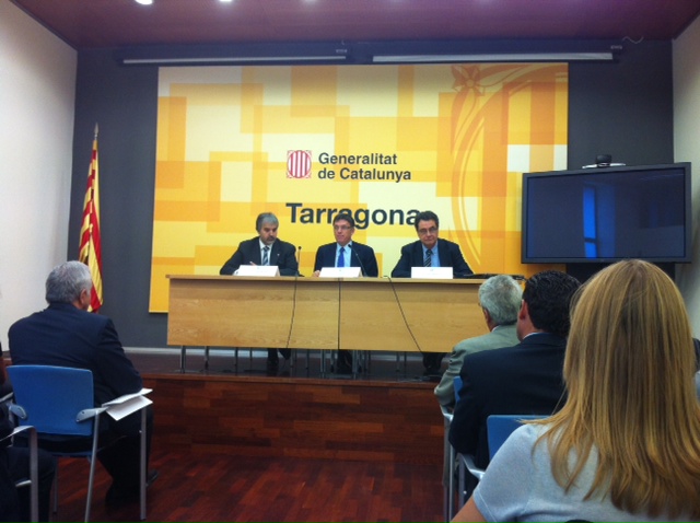 El Departamento de TES y la Asociación Empresarial Química de Tarragona firman un convenio para la mejora del medio ambiente