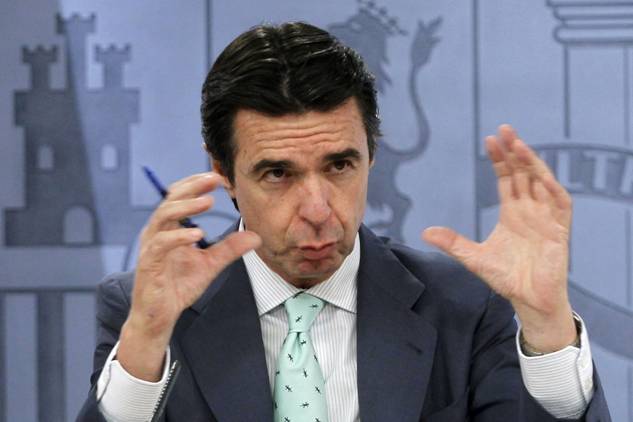 Soria sigue ‘arremetiendo’ contra las energías renovables