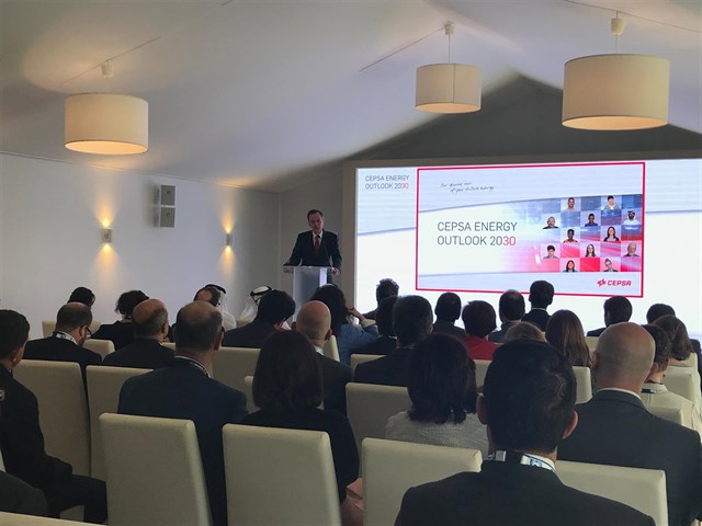 Cepsa frena las expectativas del vehículo eléctrico y no le concede una cuota superior al 5% en 2030