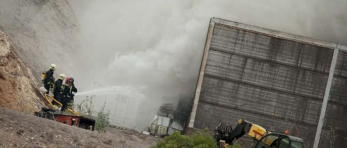 Arde una nave de reciclaje de electrodomésticos en Arico (Tenerife)