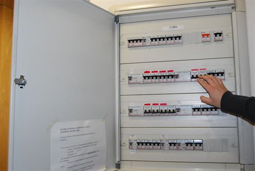 La CNE lanza un comparador de ofertas de luz para los consumidores