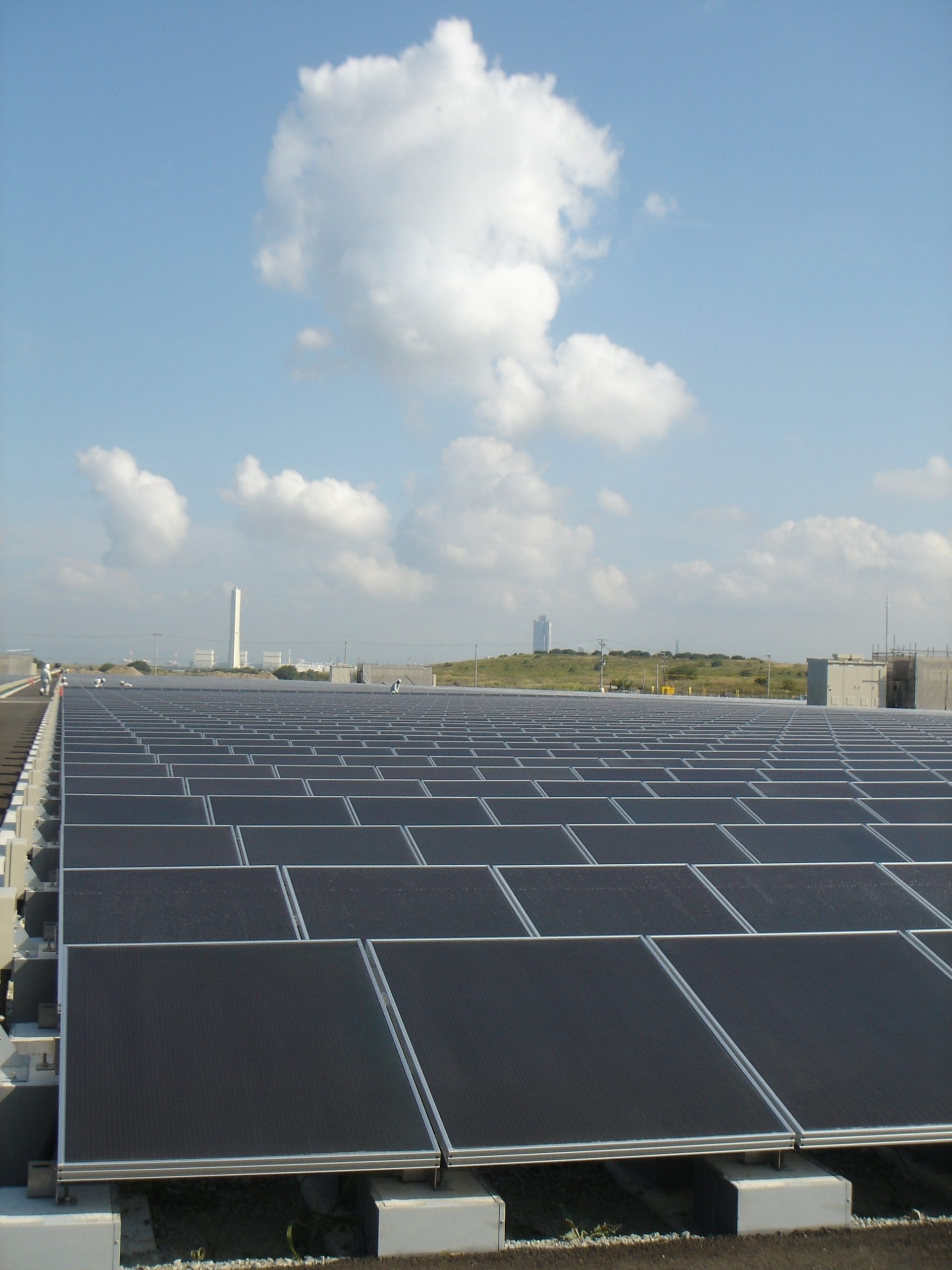 Construye Vietnam su mayor planta de paneles solares