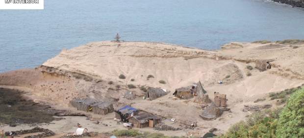 La Guardia Civil denuncia a 62 personas por acampar en La Caleta de Adeje (Tenerife)
