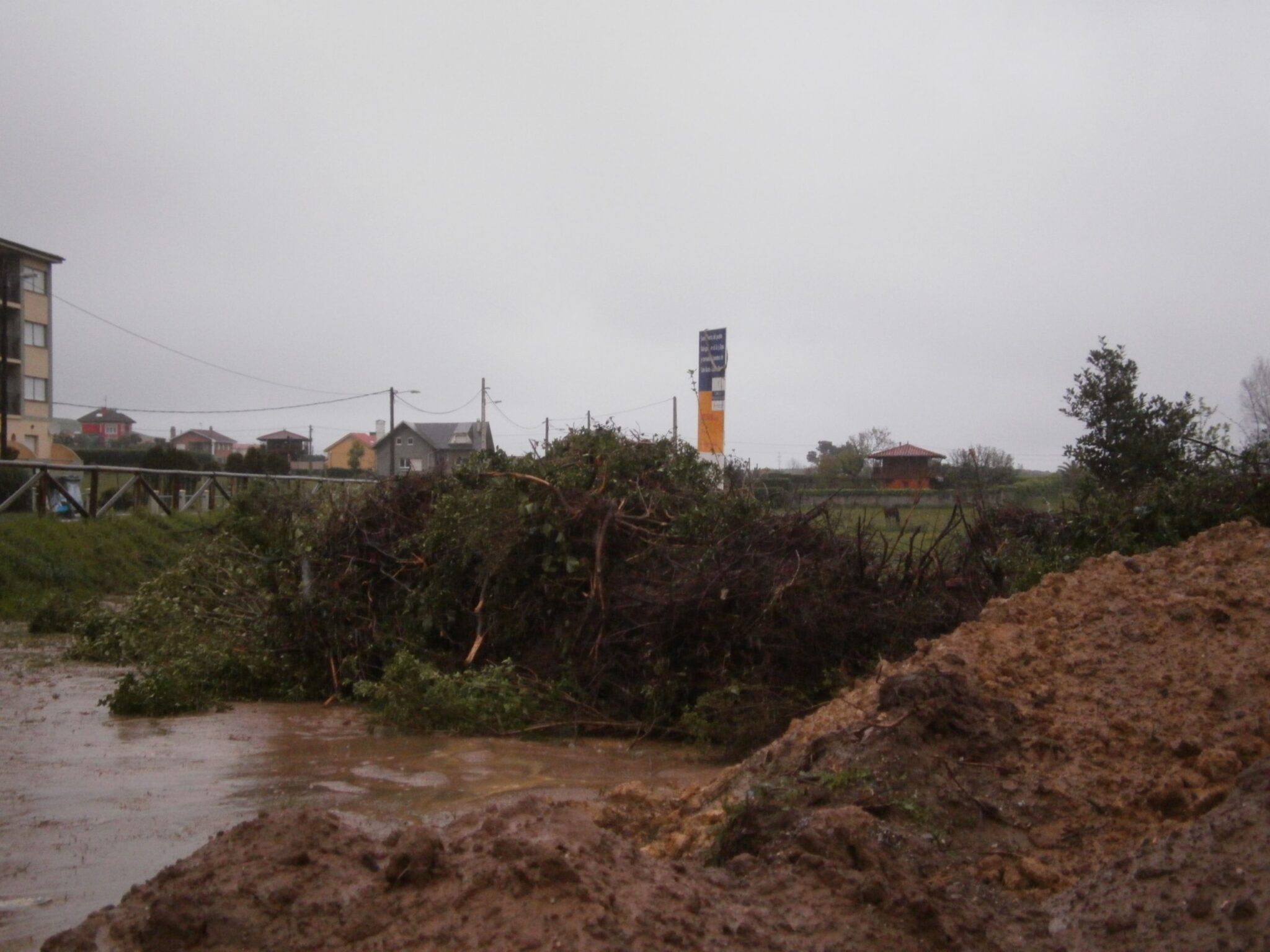 Asturias.  Obras ilegales en la ensenada de Bañugues