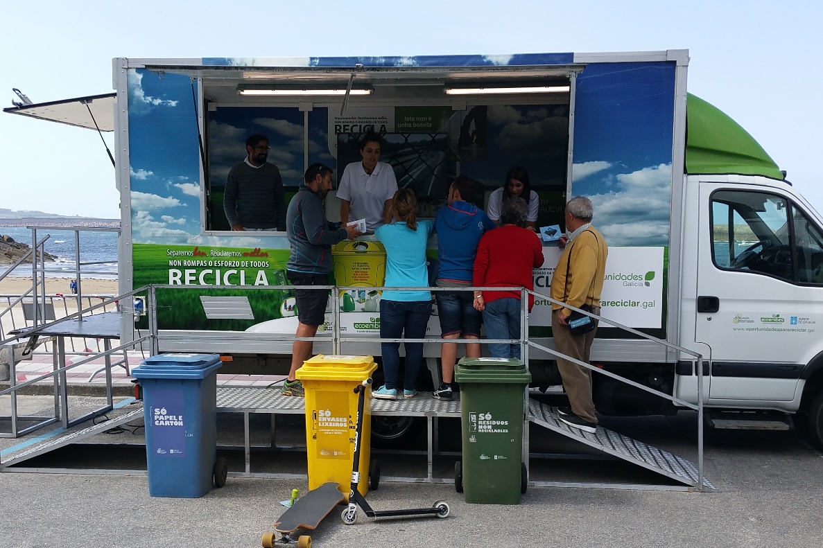 El aula móvil del reciclaje pone rumbo a Pobra do Caramiñal