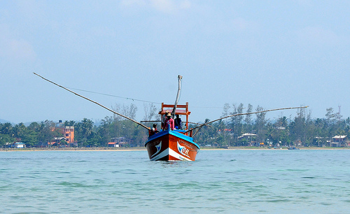 Sri Lanka se debate entre  vendavales y ciclones después del tsunami