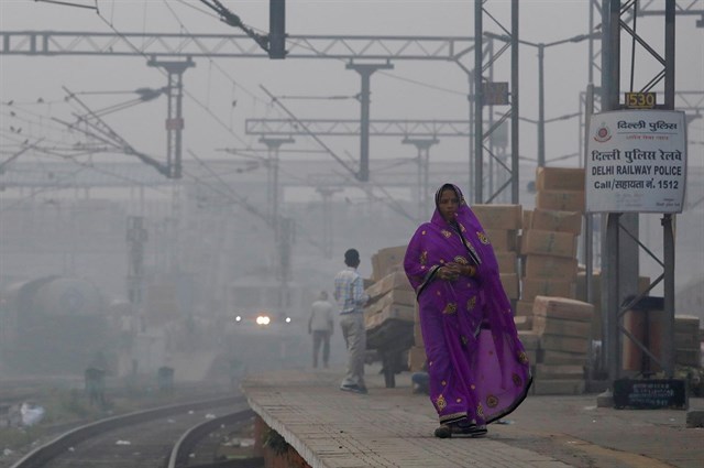 India planea que los consumidores paguen la modernización de empresas eléctricas para combatir la contaminación